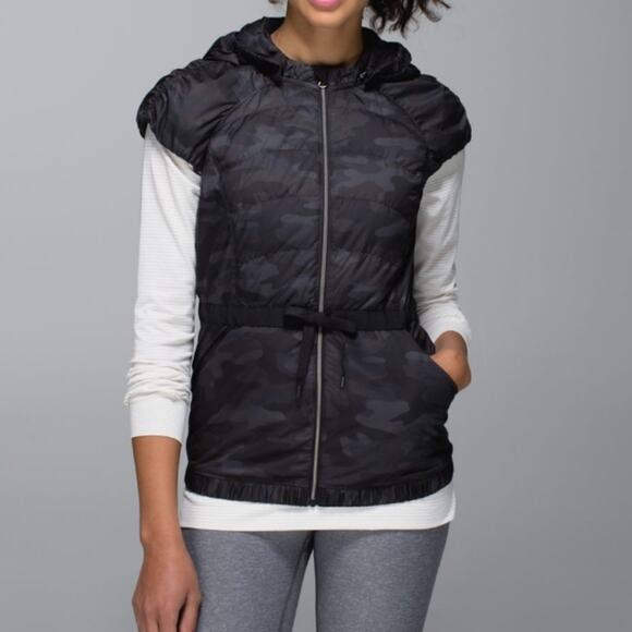 Lululemon Lotus Camo Black Spring Fling Puffy Vest 8 - Picture 1 of 12